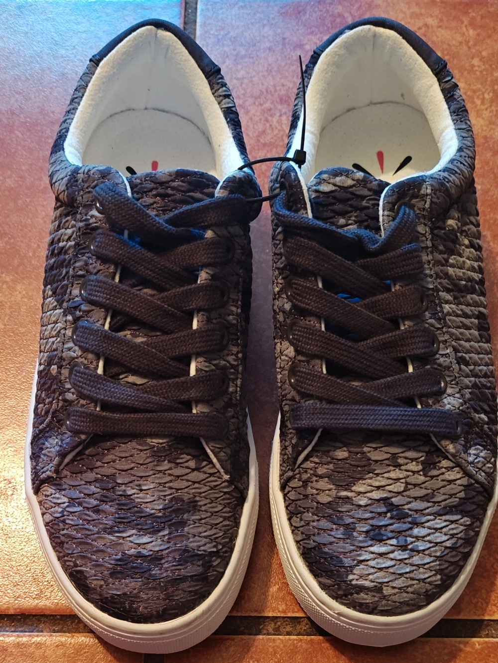 Isaac Mizrahi Black Textured Men's Sneakers